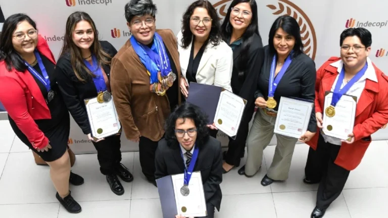 Inventoras Peruanas Triunfan en Feria Tecnológica en Corea con 152 Medallas