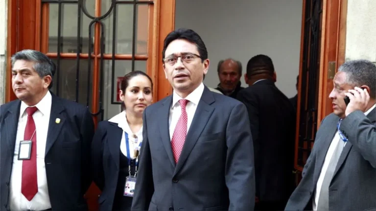 Humberto Abanto desiste a la defensa de Nicanor Boluarte ante obstáculos judiciales