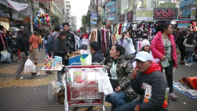 Más de 12 millones de peruanos trabajan en la informalidad: Lima y La Libertad lideran cifras preocupantes