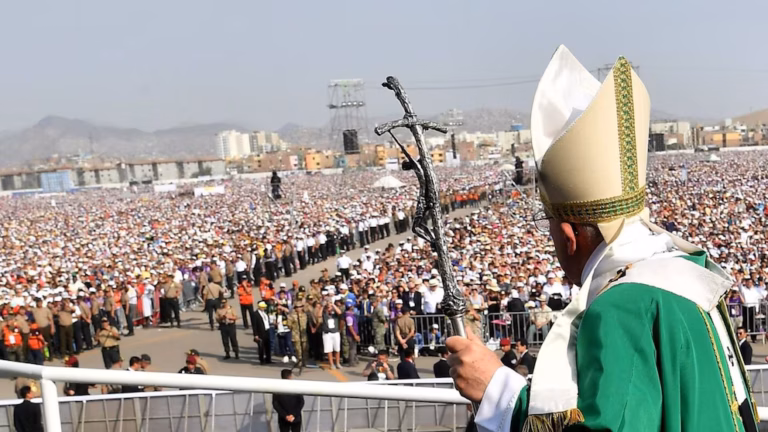 Presidenta Dina Boluarte anuncia duelo nacional por fallecimiento del papa Francisco
