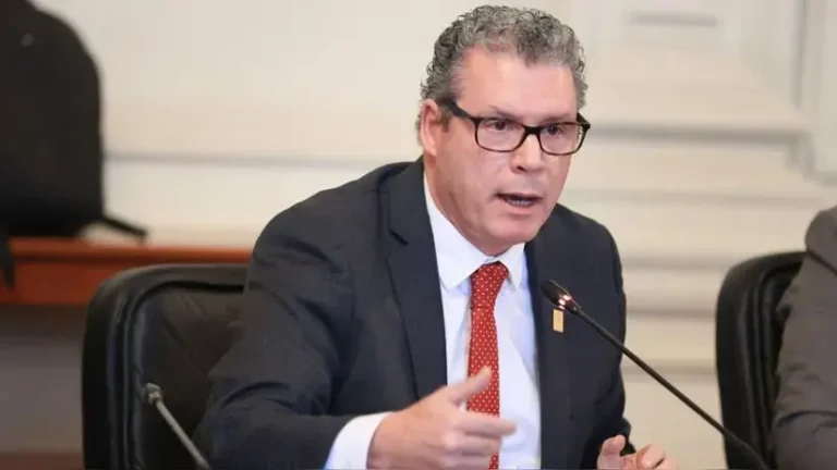 Ministro Morgan Quero enfrenta denuncia constitucional por polémica frase sobre derechos humanos