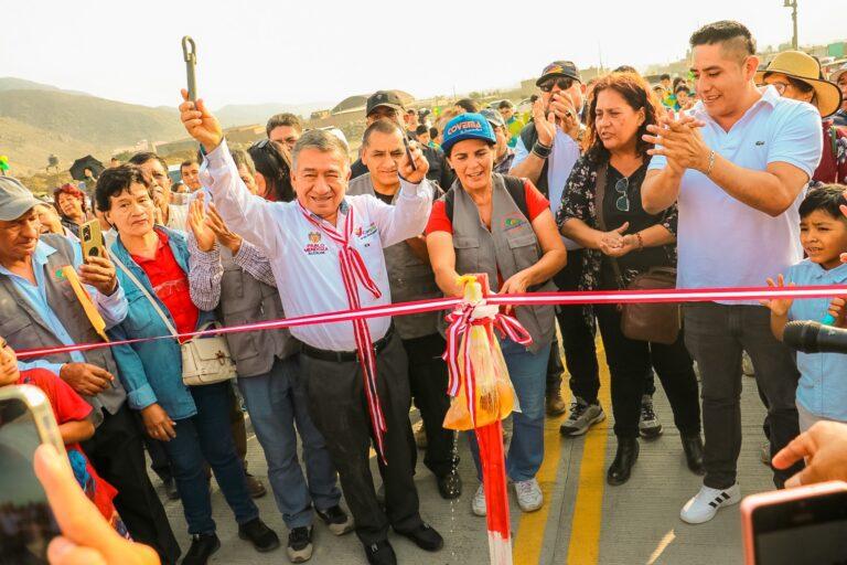 Alcalde de Carabayllo participó en la inauguración de más de 3km de pistas en la Av. Chaviña – Los Huertos de Río Seco