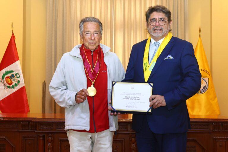 Miraflores reconoce a leyenda peruana Felipe Pomar, primer latinoamericano campeón mundial de surf