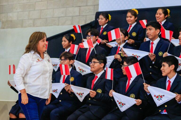 Presidenta inaugura escuela bicentenario I.E. N°8184 “San Benito”