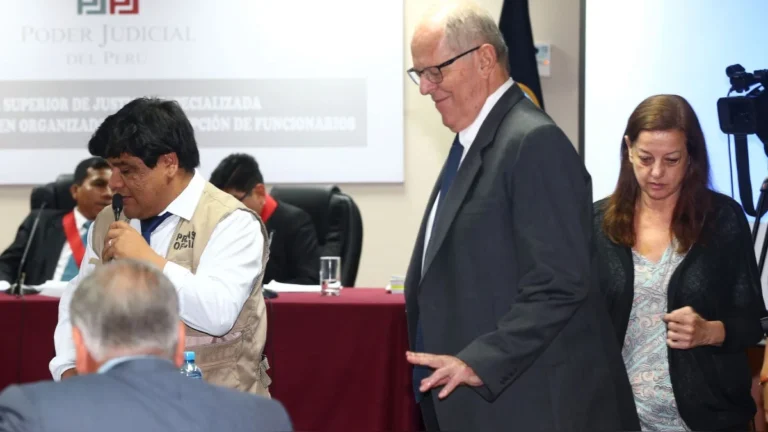 Fiscalía solicita impedimento de salida del país para PPK por presuntos aportes irregulares